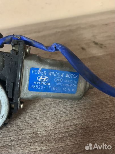 Моторчик стеклоподъемника Матрикс правый