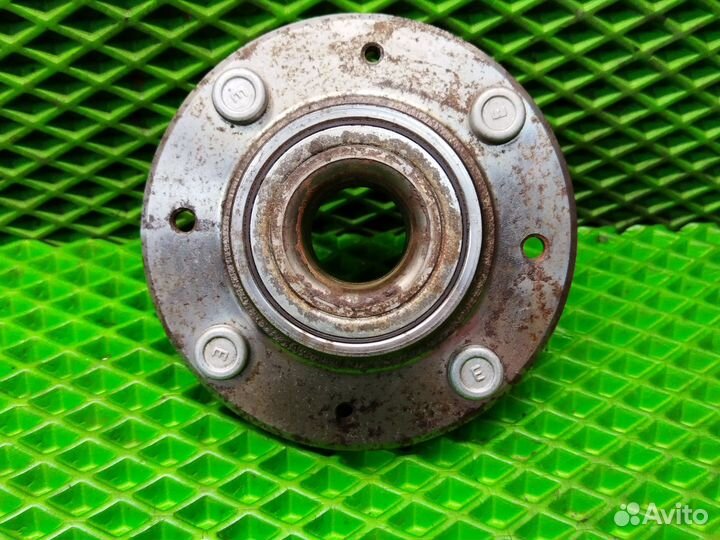 Задняя ступица Mitsubishi carisma