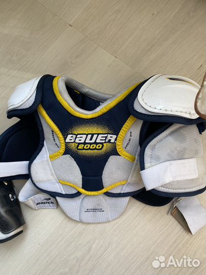 Хоккейная экипировка (наплечник, наколенники)