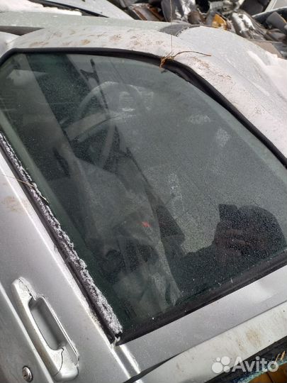 Стекло передней левой двери Приора
