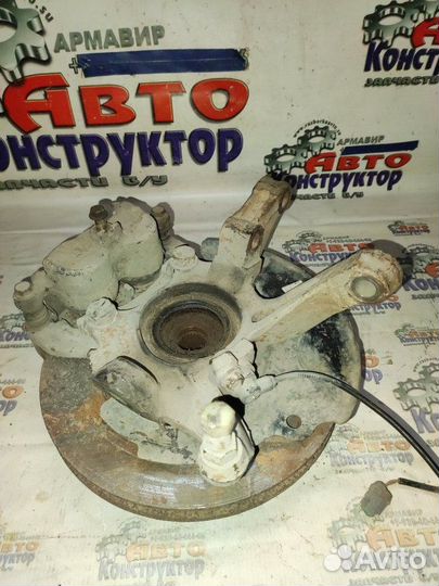 Кулак ступица диск правый Nissan Liberty/Prairie