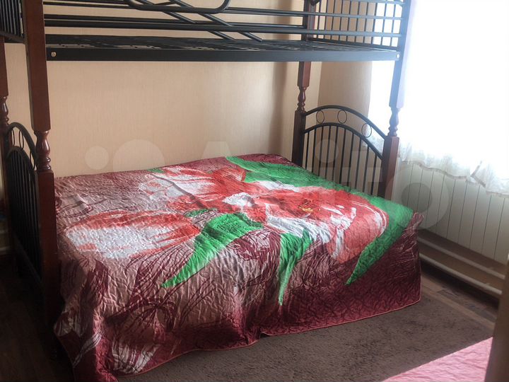 Комната 13 м² в 5-к., 1/2 эт.