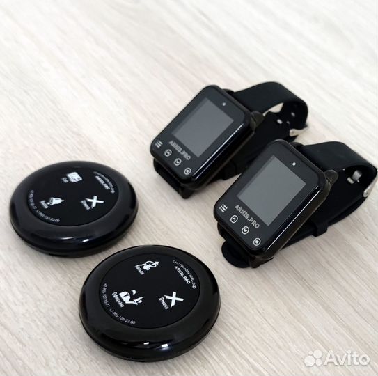 Часы пейджер официанта и кнопка вызова в ресторан