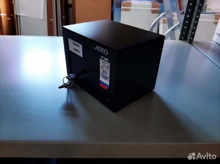 Сейф металлический