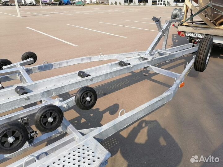 Прицеп лав 81018