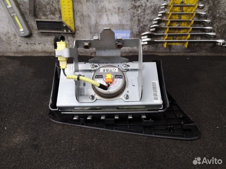 Подушка безопасности в торпедо Ниссан Жук