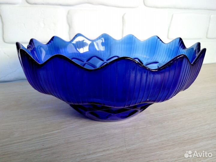 Большая салатница. Синее стекло. СССР