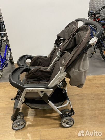 Коляска для двойни или погодок Peg Perego