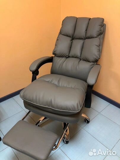 Игровое компьютерное кресло
