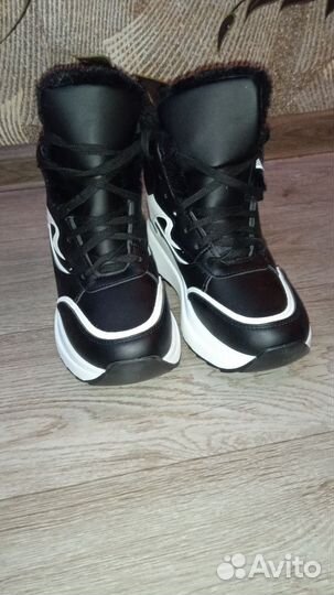 Кроссовки зимние женские