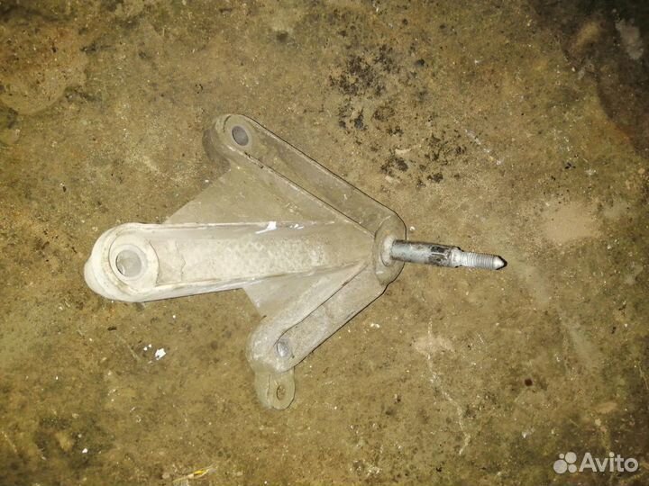 Кронштейн МКПП Тринога Рено Логан