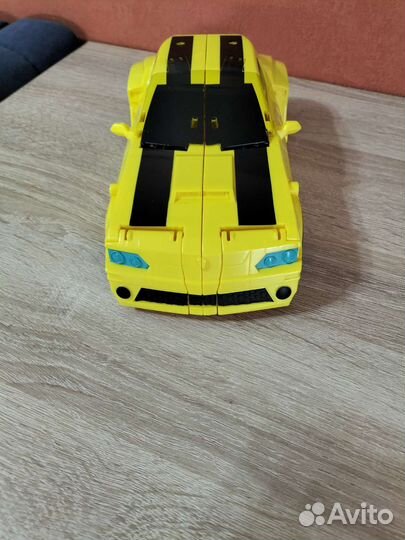 Робот трансформер бамблби