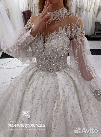 Свадебное платье светоотражающее королевское