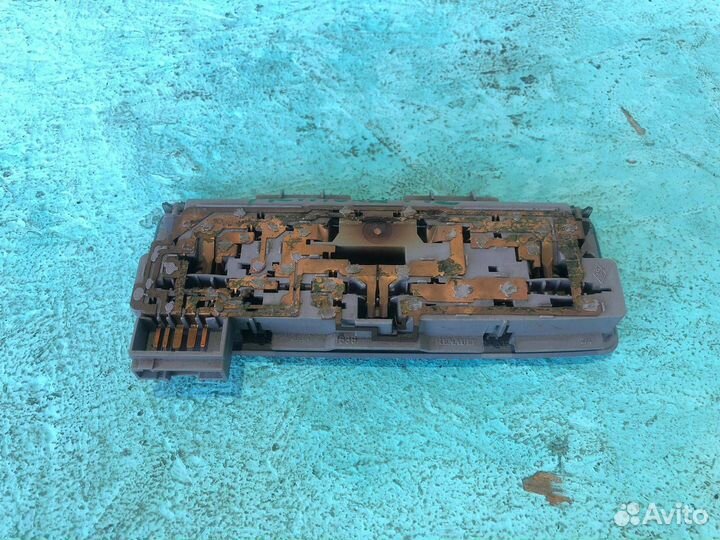 Фонарь салона (плафон) передний верхний Nissan P12