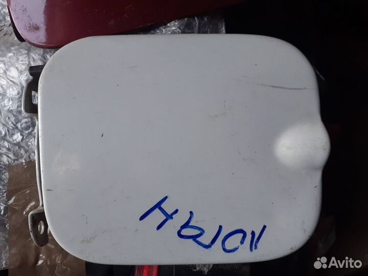 Лючок бензобака (топливного бака) Mitsubishi Lance