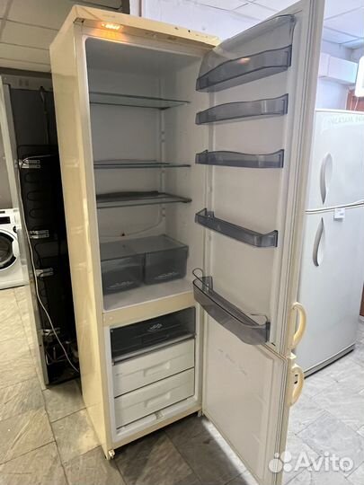 Холодильник Snaige