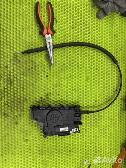 Доводчик двери авто, привод доводчика автомобиля