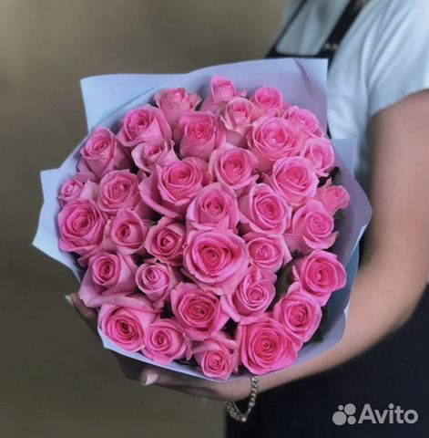 35 розовых роз