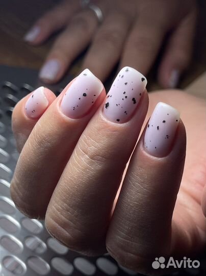 Модель на маникюр с покрытием гель лак