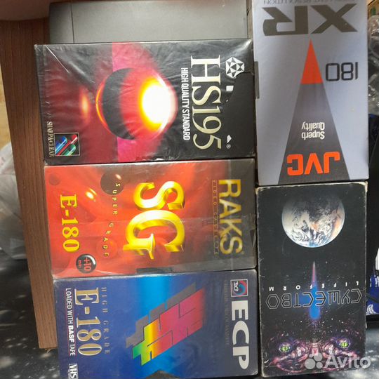 Видеомагнитофон lg + 5 касет + переходник