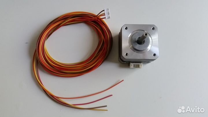Шаговый двигатель