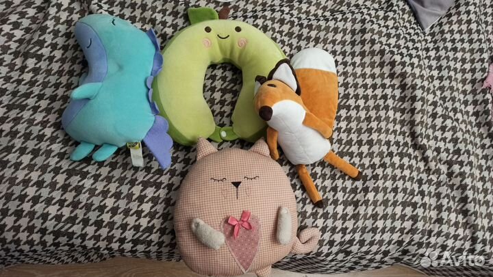 Мягкие игрушки и подушка для шеи