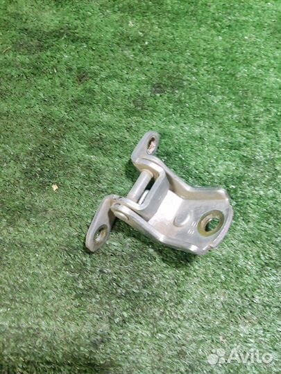 Петля двери задняя левая Nissan X-Trail T30