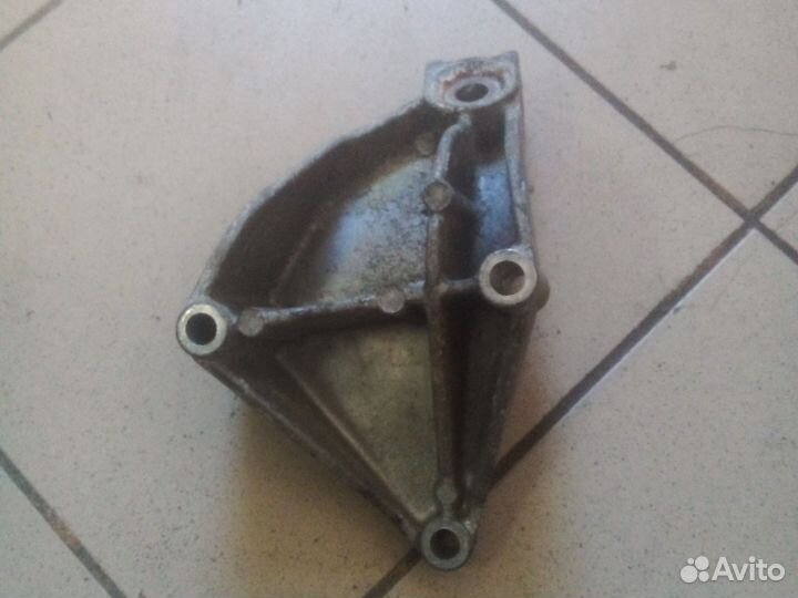 Кронштейн двигателя volkswagen лт 35