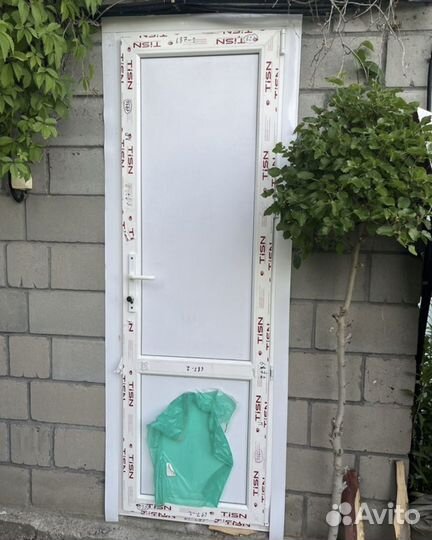 Пластиковые двери