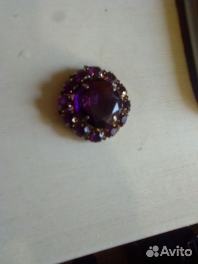 Старинная брошь