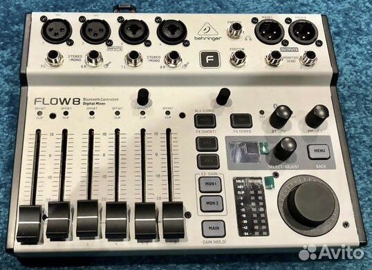 Микшерный пульт Behringer flow 8