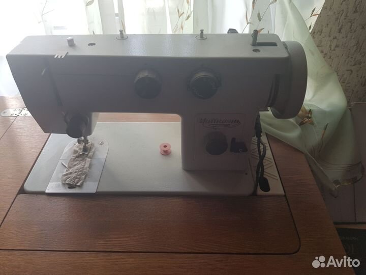 Продам швейную машинку
