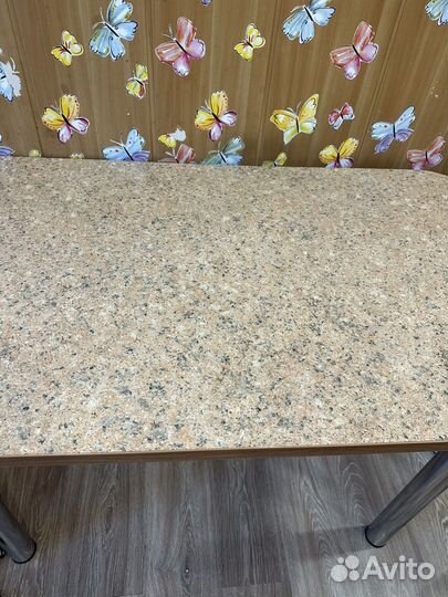 Стол со стульями