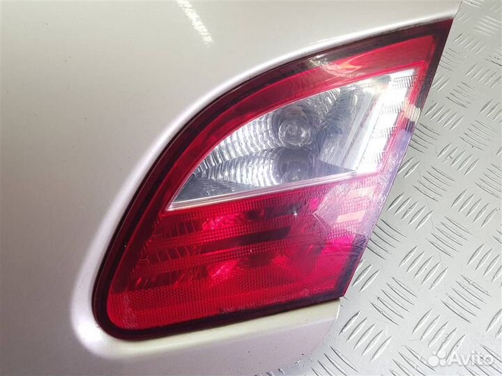 Фонарь крышки багажника правый Chrysler Sebring