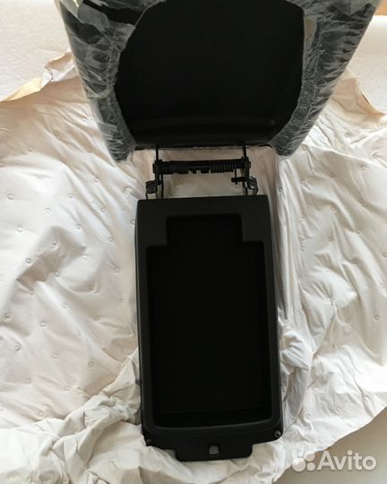 Подлокотник toyota camry 5890533230B1 кожа