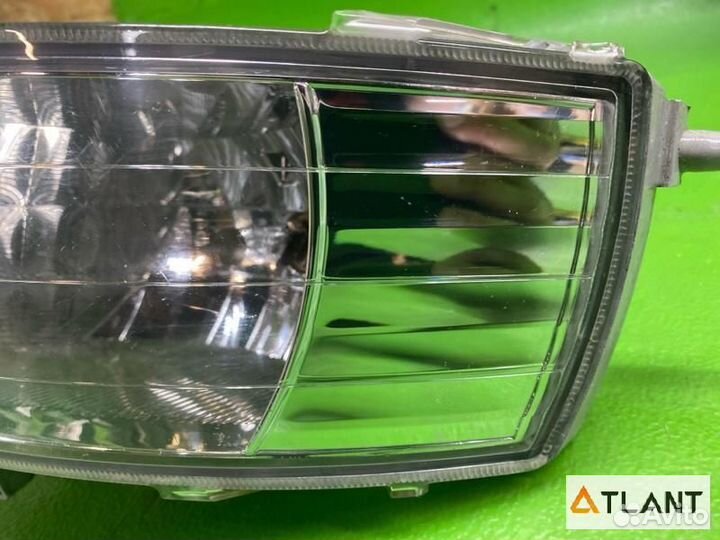 Туманка передняя левая toyota isis