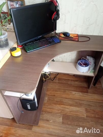 Компьютерный стол