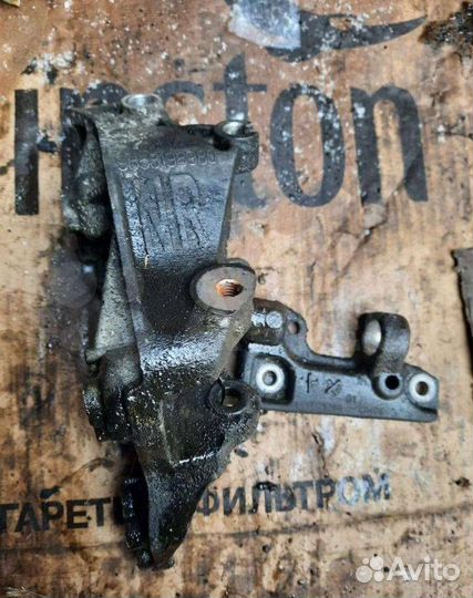 Кронштейн генератора Peugeot Partner (M59) рест