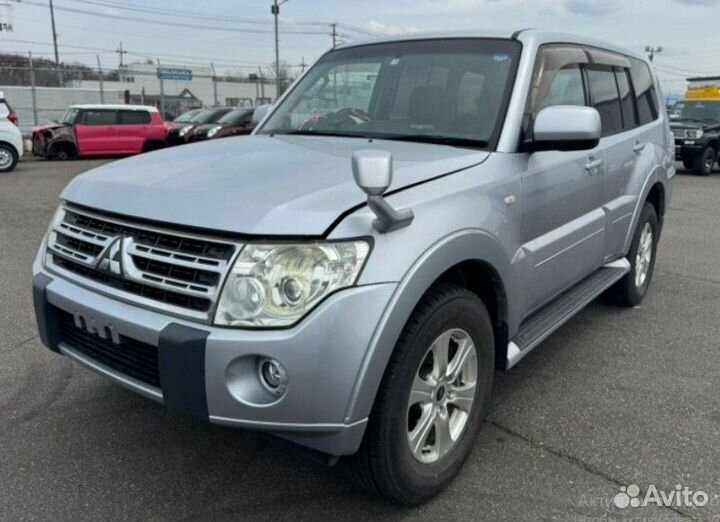 Часы передние Mitsubishi Pajero/Montero