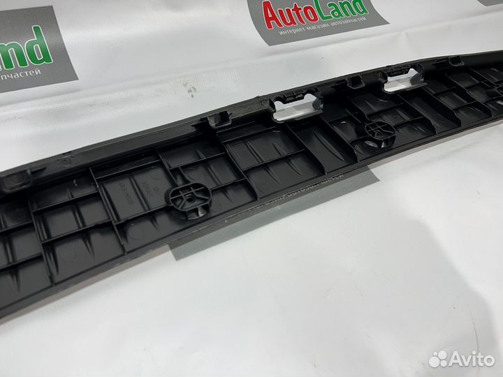 Накладка на багажник Ларгус 8200415767