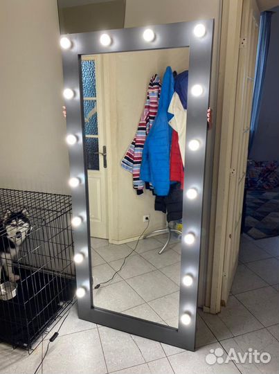 Гримерные зеркала с лампами