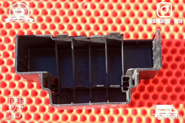 Крышка блока предохранителей Opel Astra H хэтчбек