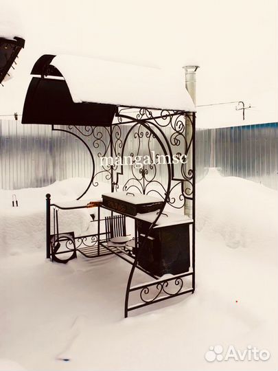 Мангал с крышей