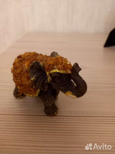 Фигурка слон