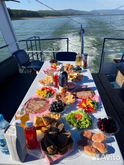 Экскурсии на катере по Красноярскому морю