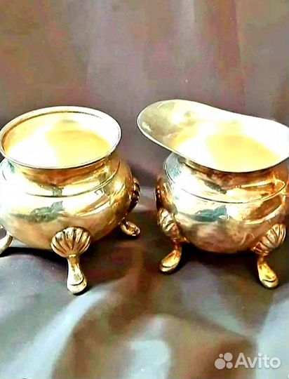 Сахарница и молочник