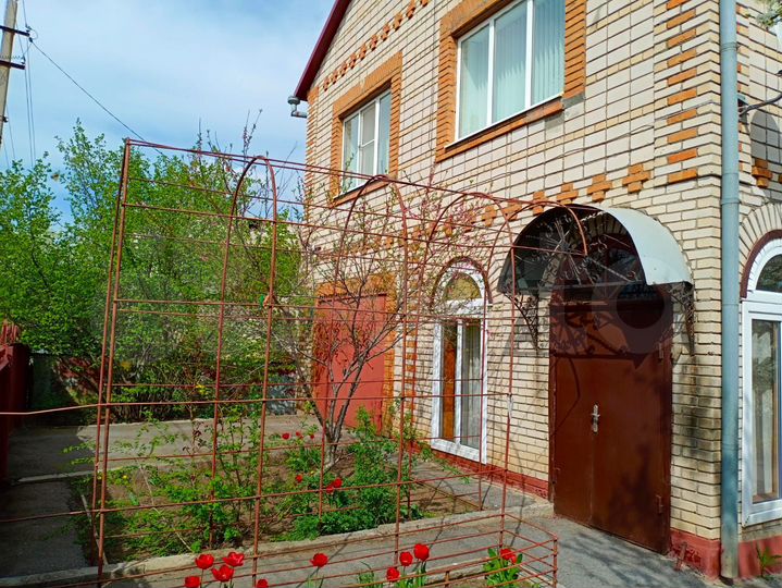 Дом 200 м² на участке 12 сот.