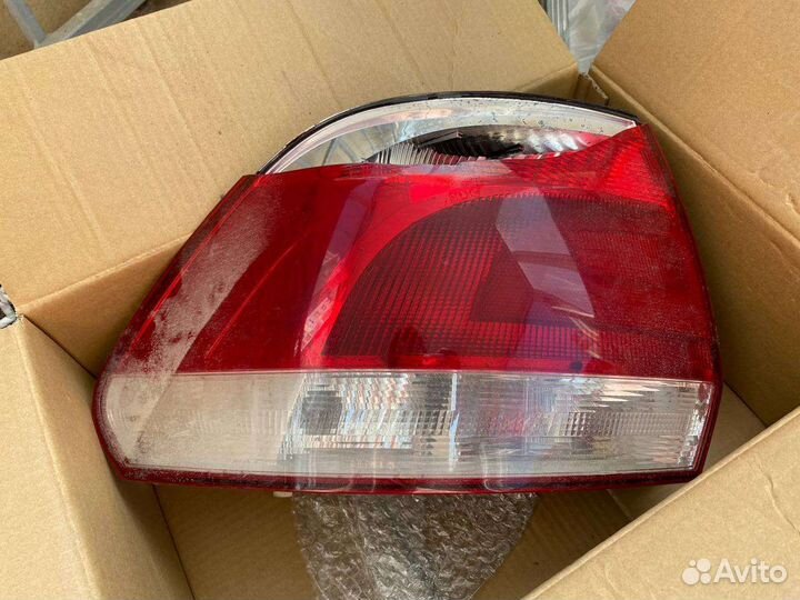 Задний левый фонарь на volkswagen polo седан