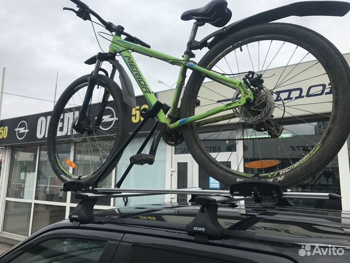 Велосипедное крепление на крышу автомобиля