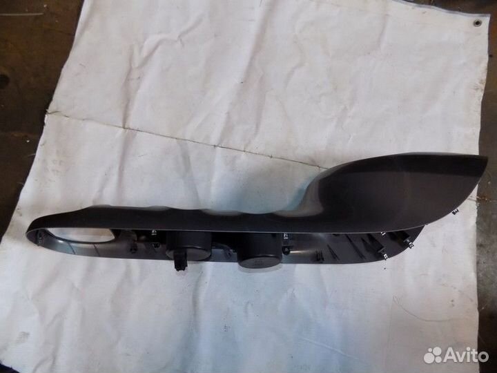 Консоль Juke (F15) 2011